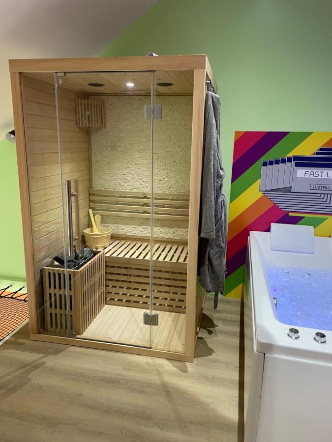 Capsule Forever Young - Jacuzzi - Sauna - Billard - Arcade De Jeux - Netflix & Home Cinema - Ping Pong Hastiere-par-dela Exterior foto