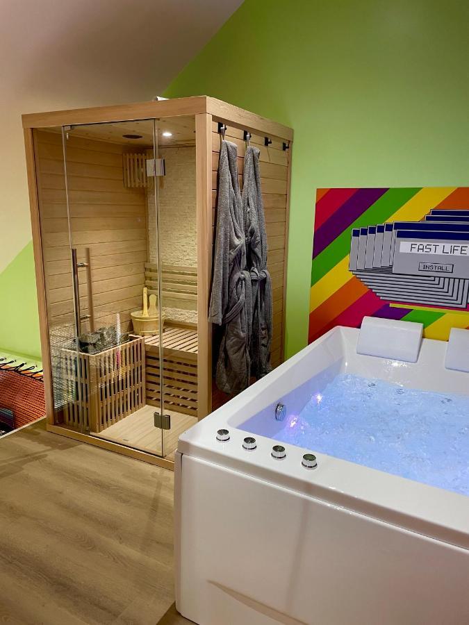 Capsule Forever Young - Jacuzzi - Sauna - Billard - Arcade De Jeux - Netflix & Home Cinema - Ping Pong Hastiere-par-dela Exterior foto