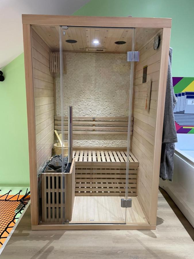 Capsule Forever Young - Jacuzzi - Sauna - Billard - Arcade De Jeux - Netflix & Home Cinema - Ping Pong Hastiere-par-dela Exterior foto